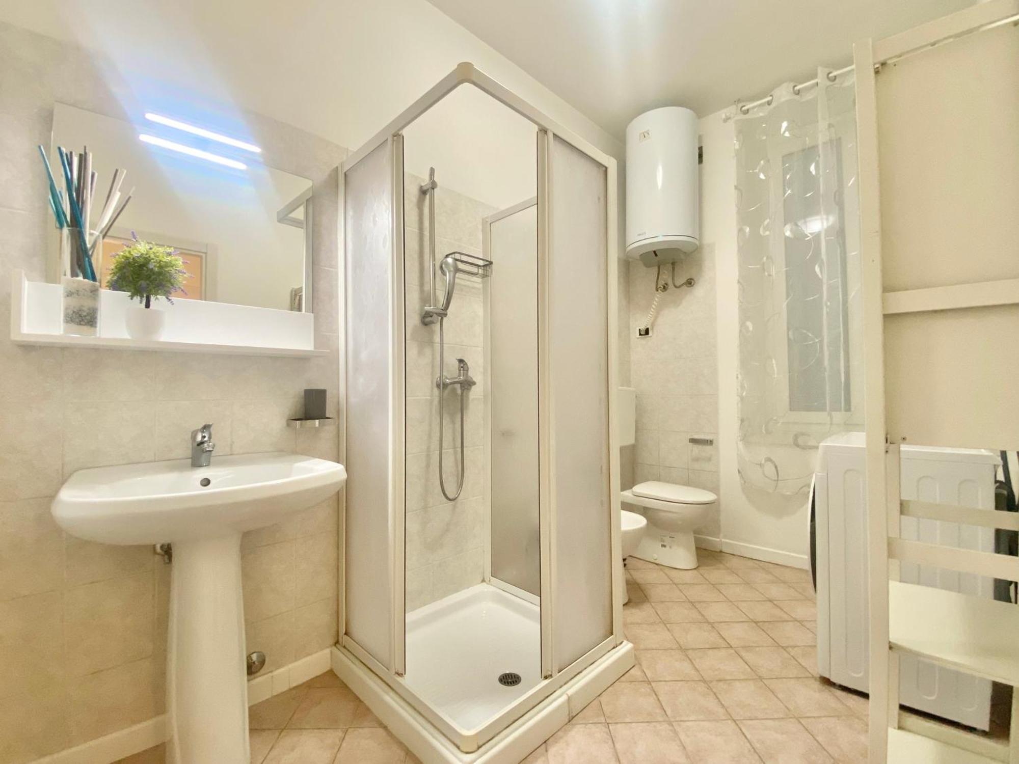 Mazzini 12, Elegant Central Apartment With Free Private Garage 800 M, Air Conditioning, Wi-Fi, Just 100 M From The Public Beach Rapallo Exterior foto
