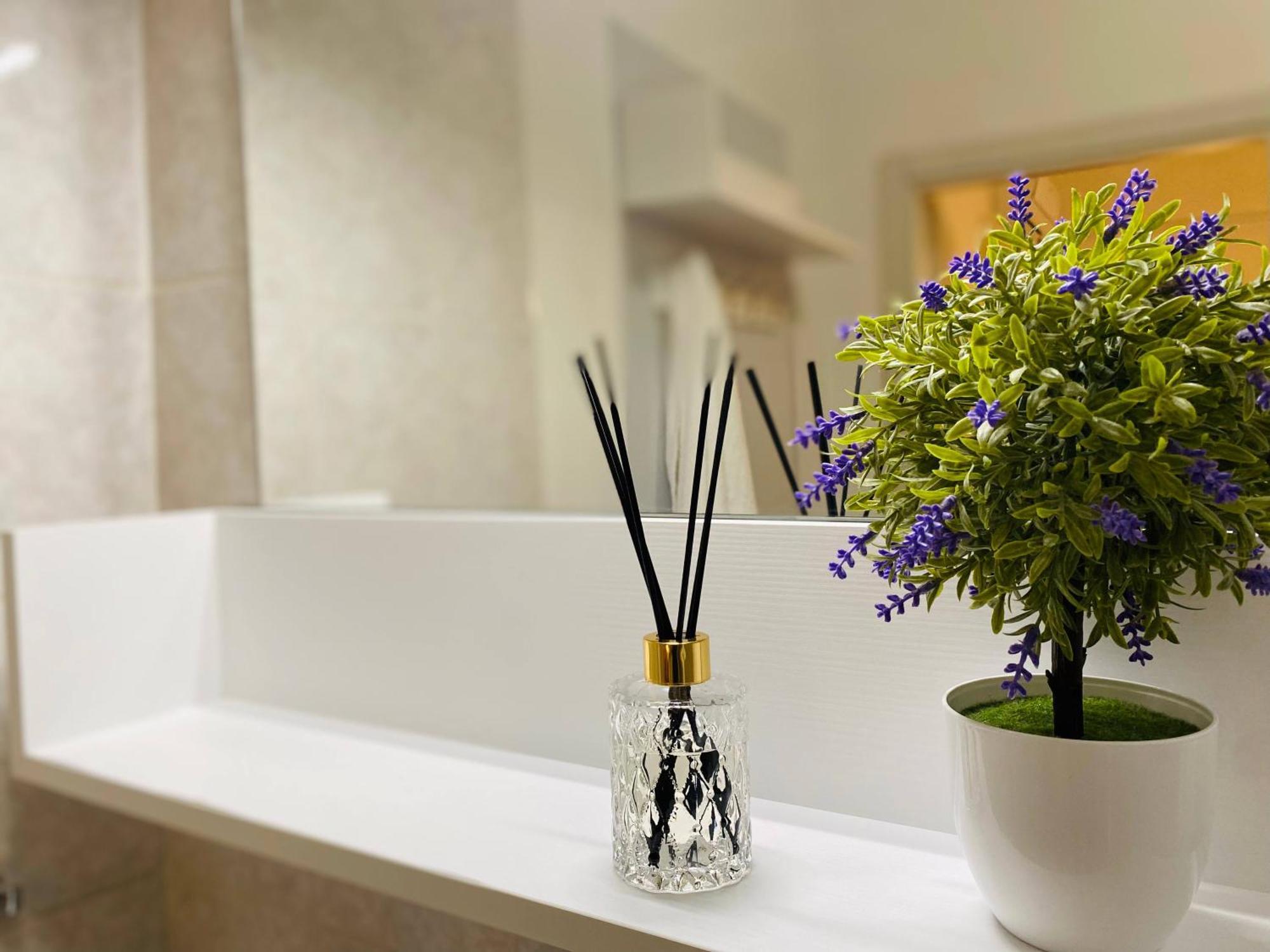 Mazzini 12, Elegant Central Apartment With Free Private Garage 800 M, Air Conditioning, Wi-Fi, Just 100 M From The Public Beach Rapallo Exterior foto