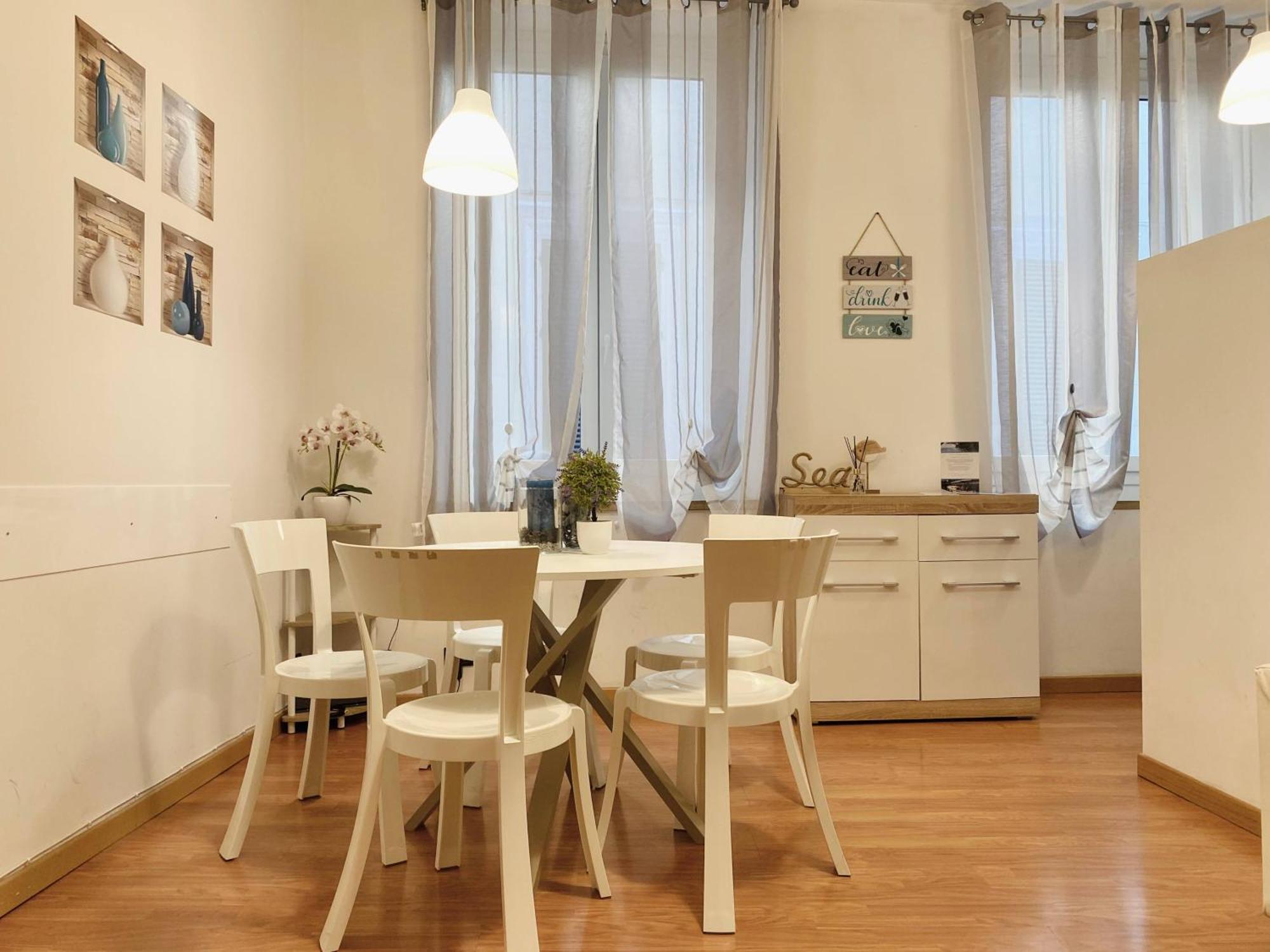 Mazzini 12, Elegant Central Apartment With Free Private Garage 800 M, Air Conditioning, Wi-Fi, Just 100 M From The Public Beach Rapallo Exterior foto